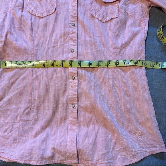 Ariat women’s fitted western style with flower embroidery dark pearl snaps - Picture 8 of 13